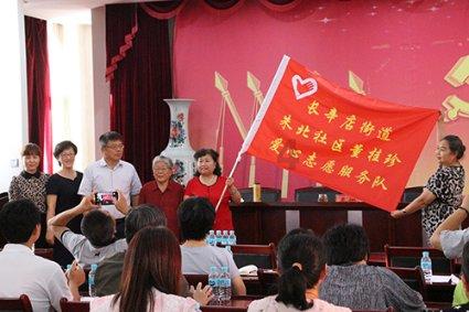 夏季的时尚女孩